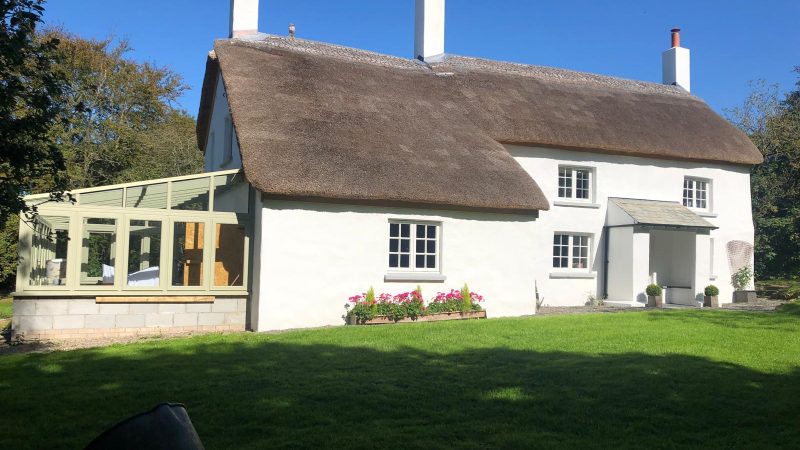 hero-01-thatched-cottage.jpg